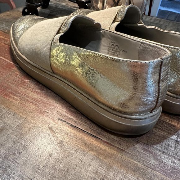 LOGO Lori Goldstein Gold Slip on Sneaker style Awesomeness - Size 9 - Picture 4 of 6